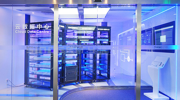 深信服展廳云數據處理現場圖